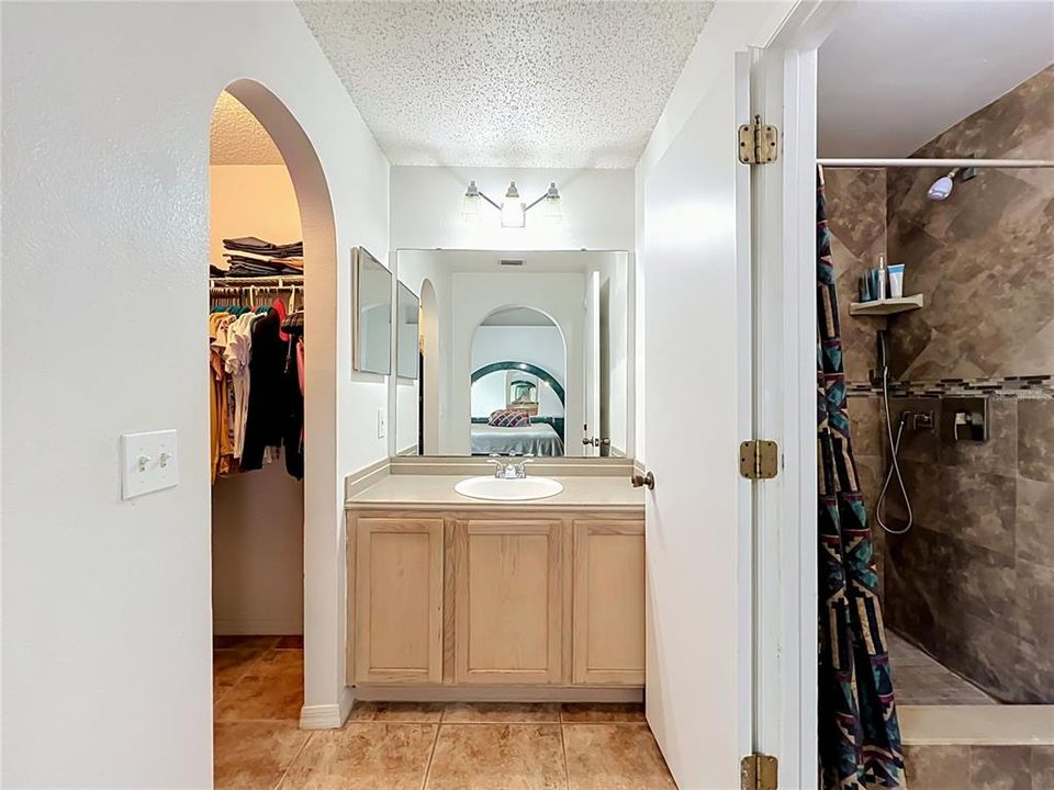 For Sale: $329,000 (3 beds, 2 baths, 1296 Square Feet)