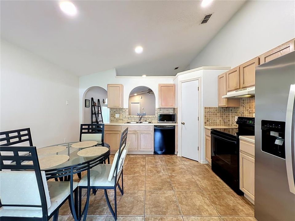 For Sale: $329,000 (3 beds, 2 baths, 1296 Square Feet)