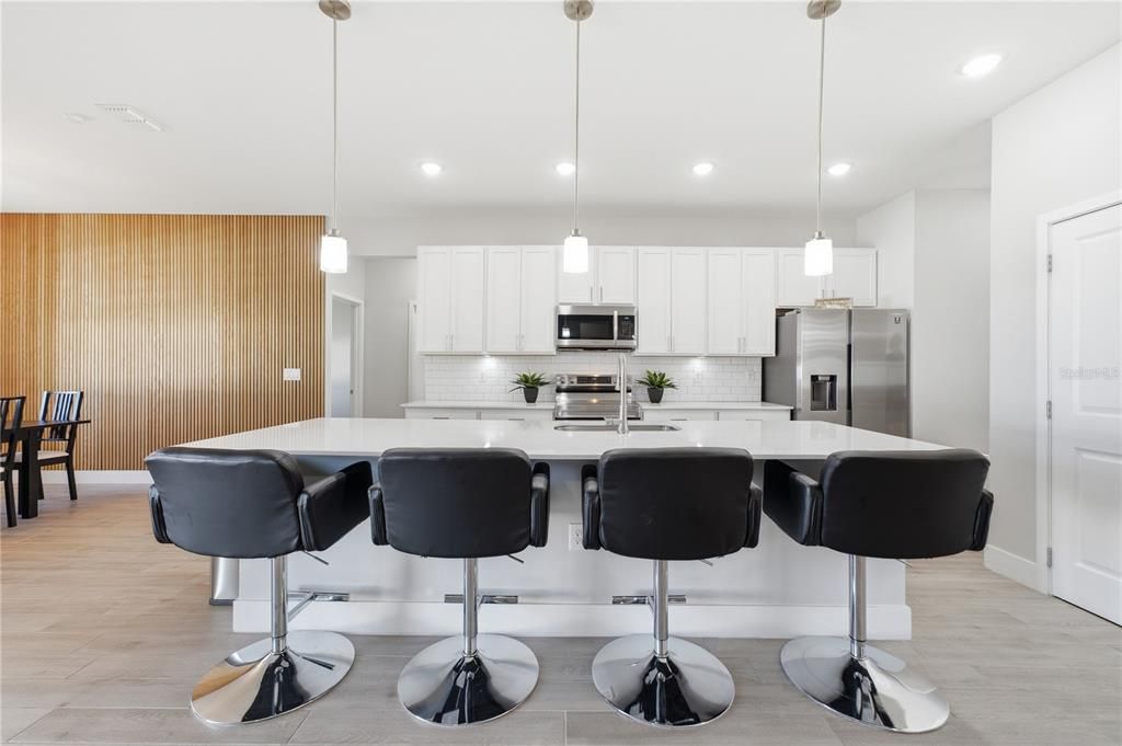 En Venta: $560,000 (4 camas, 3 baños, 2306 Pies cuadrados)