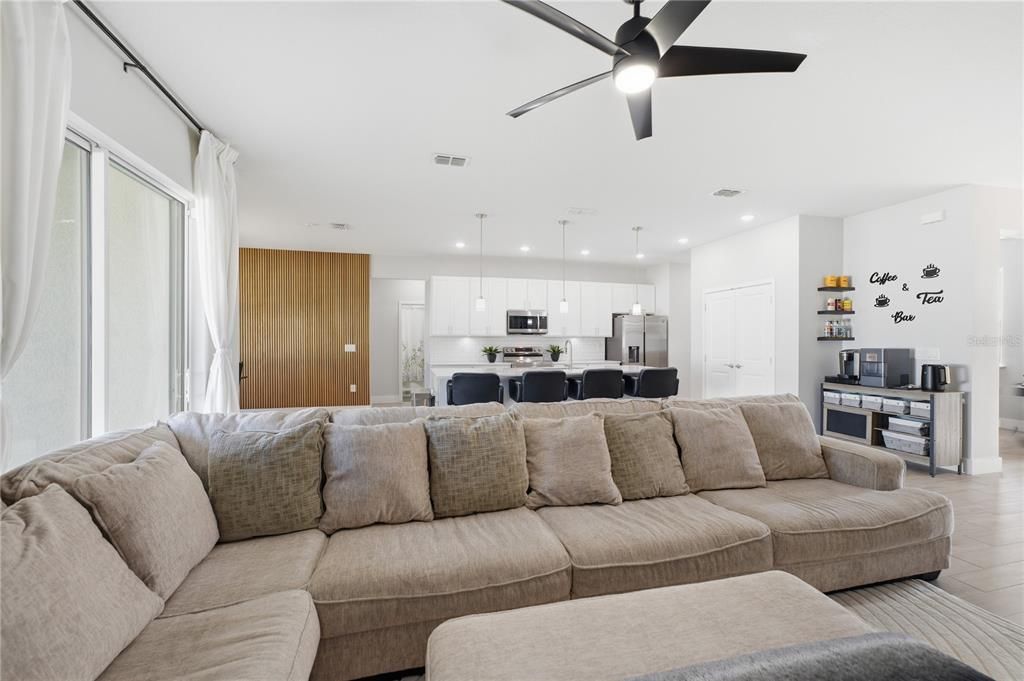 En Venta: $560,000 (4 camas, 3 baños, 2306 Pies cuadrados)
