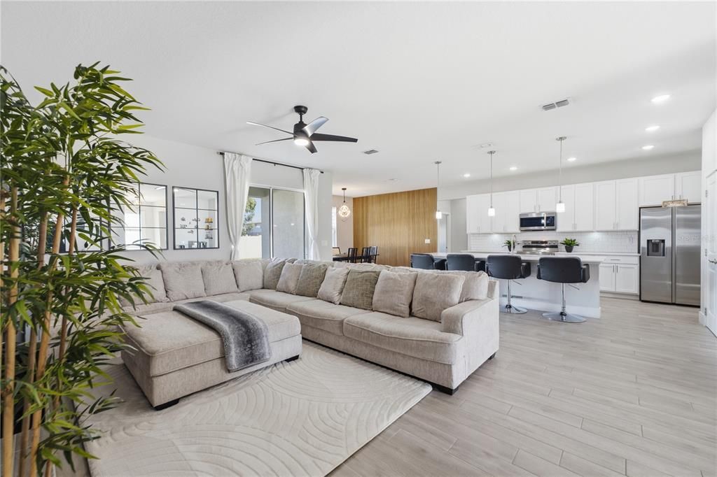 En Venta: $560,000 (4 camas, 3 baños, 2306 Pies cuadrados)