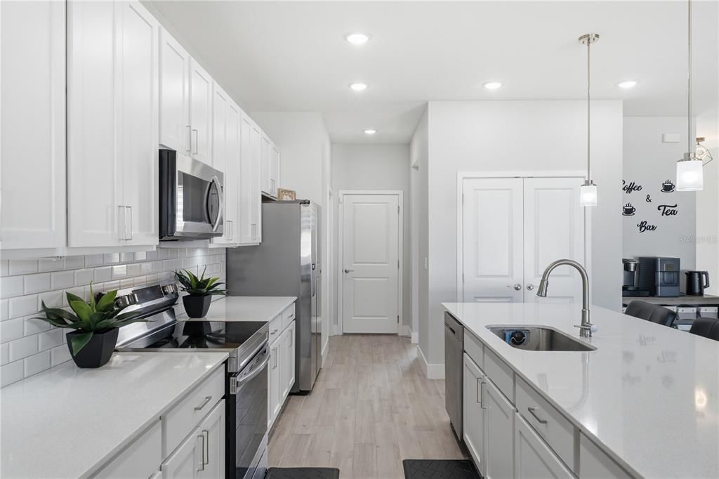En Venta: $560,000 (4 camas, 3 baños, 2306 Pies cuadrados)