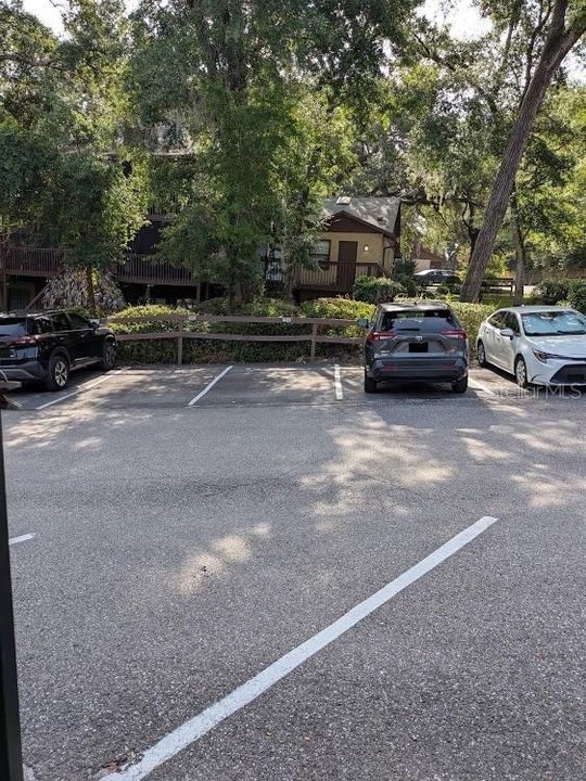 For Sale: $186,500 (2 beds, 2 baths, 961 Square Feet)