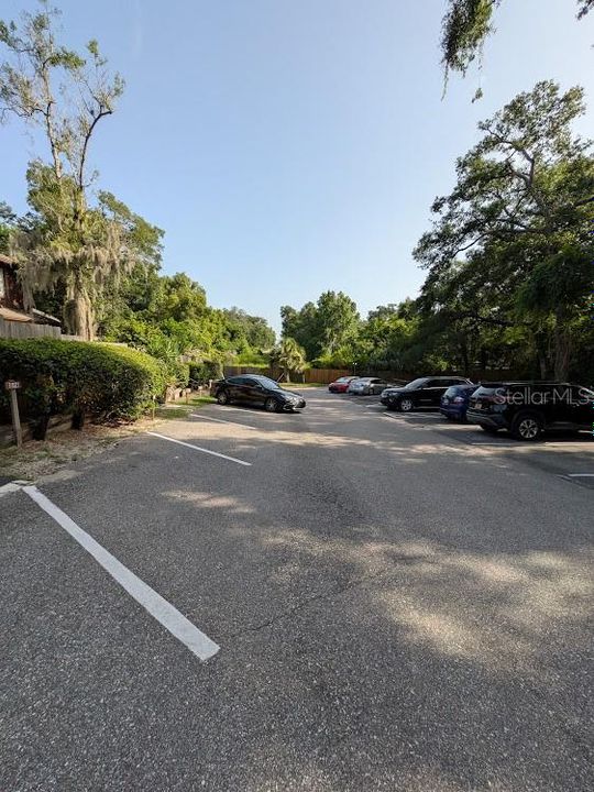 For Sale: $186,500 (2 beds, 2 baths, 961 Square Feet)
