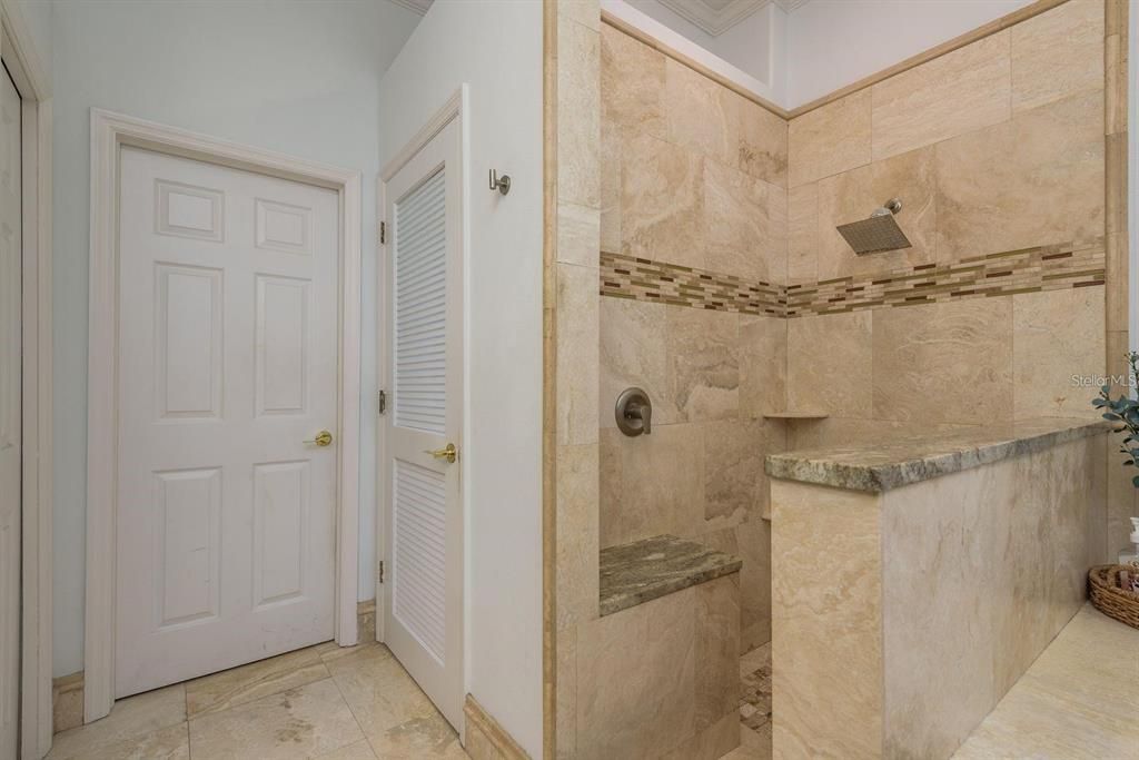 В аренду: $4,500 (5 спален, 3 ванн, 3630 Квадратных фут)
