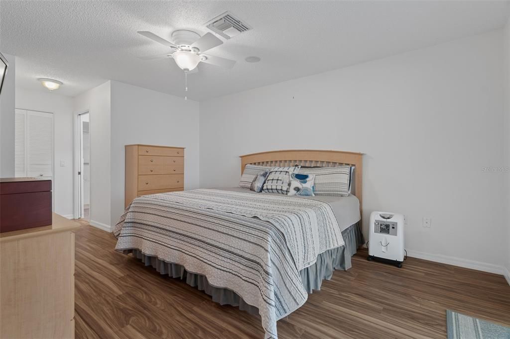 For Sale: $319,900 (2 beds, 2 baths, 1516 Square Feet)