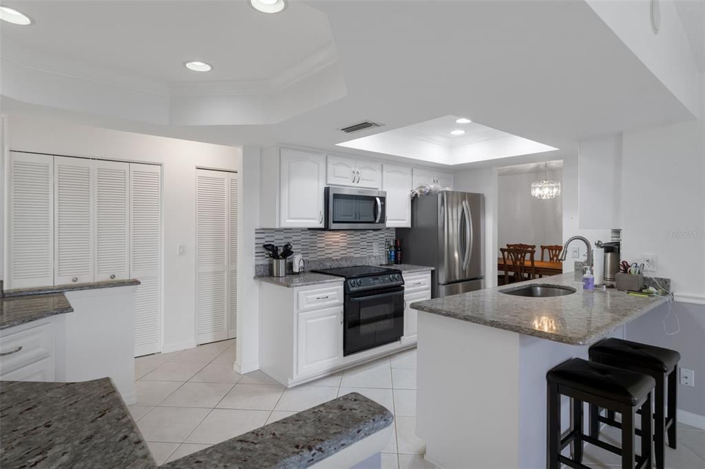 For Sale: $319,900 (2 beds, 2 baths, 1516 Square Feet)