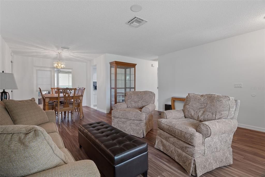 For Sale: $319,900 (2 beds, 2 baths, 1516 Square Feet)