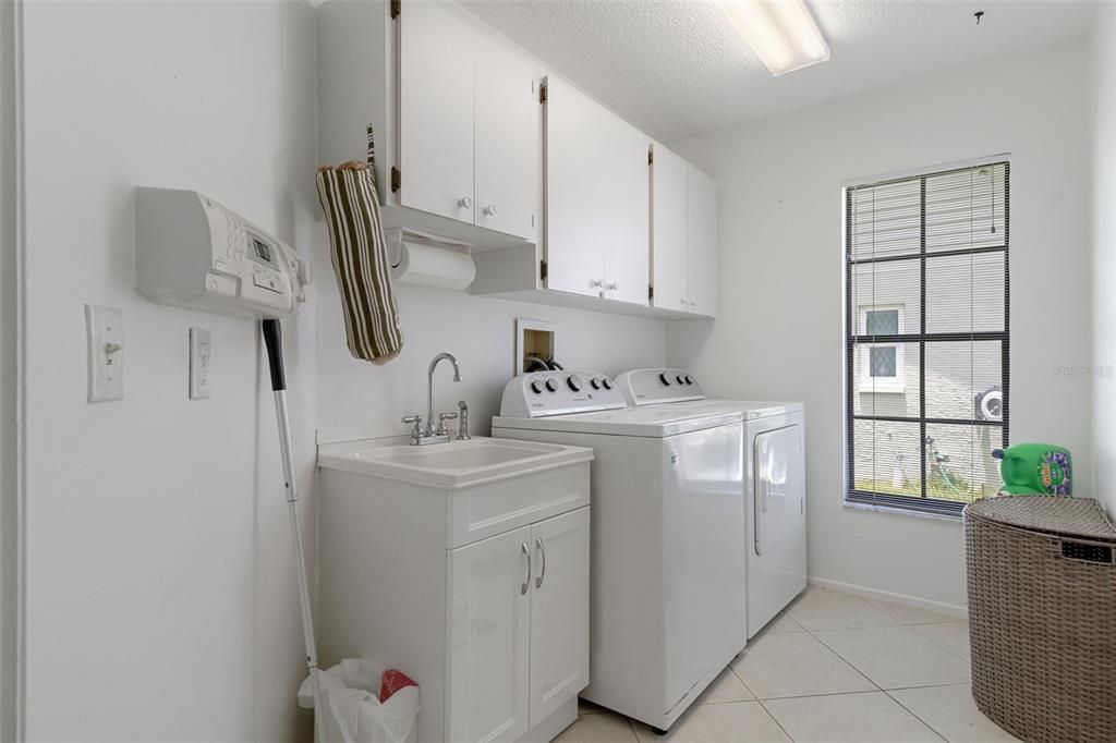 For Sale: $319,900 (2 beds, 2 baths, 1516 Square Feet)