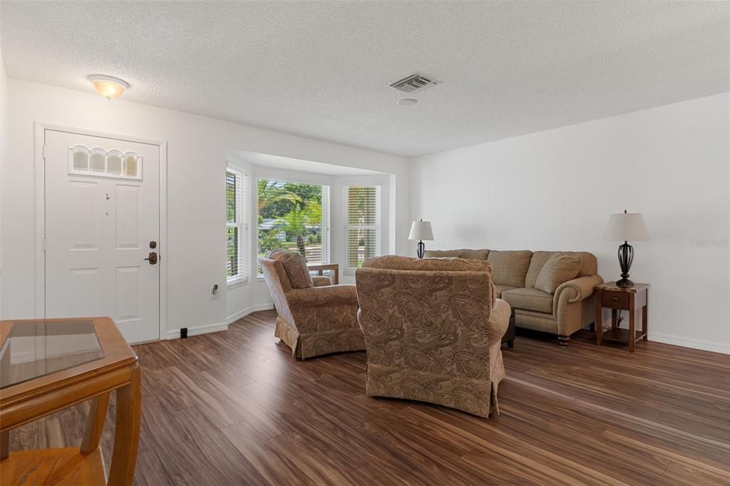 For Sale: $319,900 (2 beds, 2 baths, 1516 Square Feet)