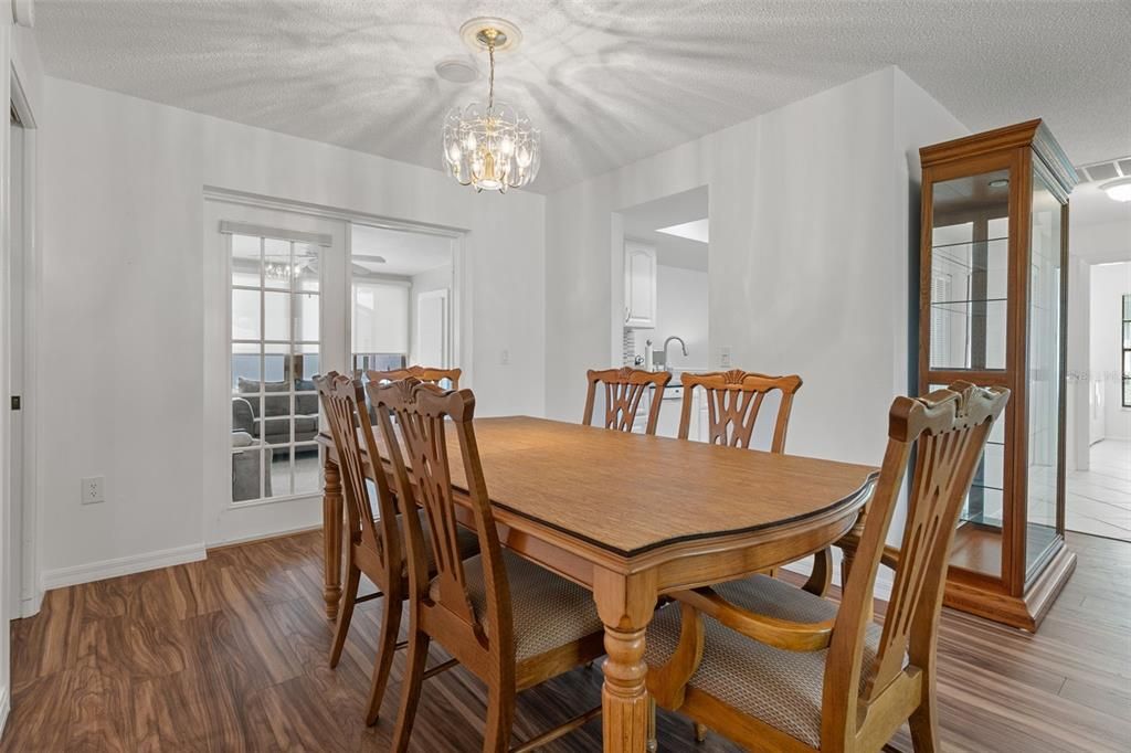 For Sale: $319,900 (2 beds, 2 baths, 1516 Square Feet)