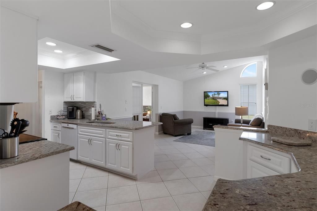 For Sale: $319,900 (2 beds, 2 baths, 1516 Square Feet)