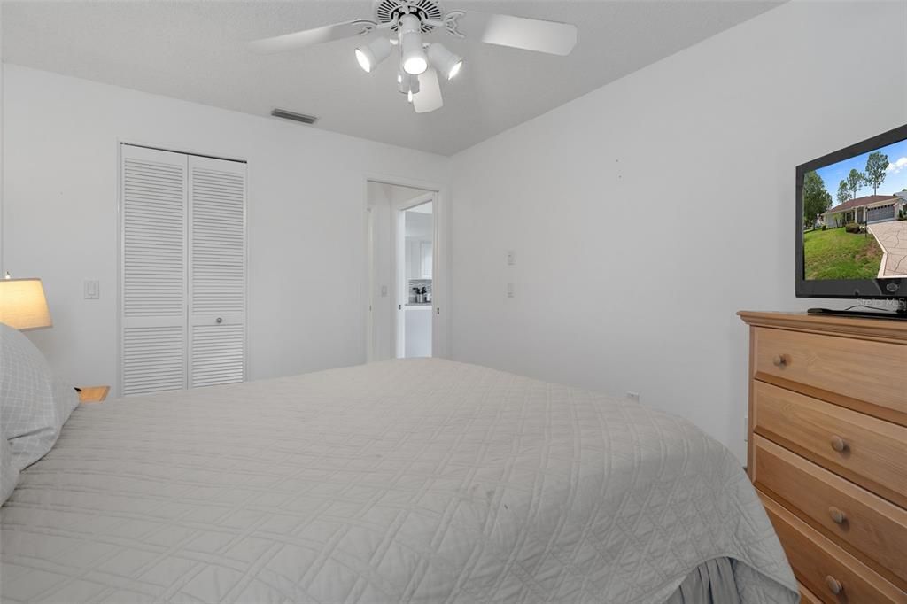 For Sale: $319,900 (2 beds, 2 baths, 1516 Square Feet)