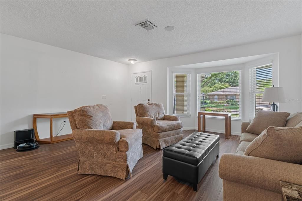 For Sale: $319,900 (2 beds, 2 baths, 1516 Square Feet)