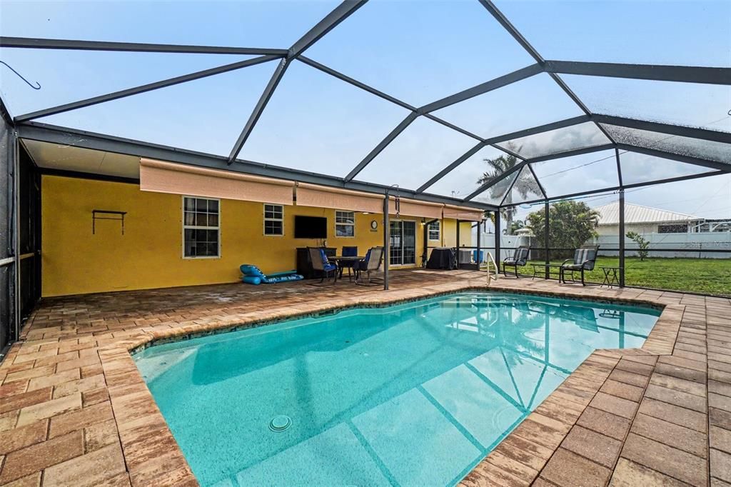For Sale: $309,000 (3 beds, 2 baths, 1176 Square Feet)