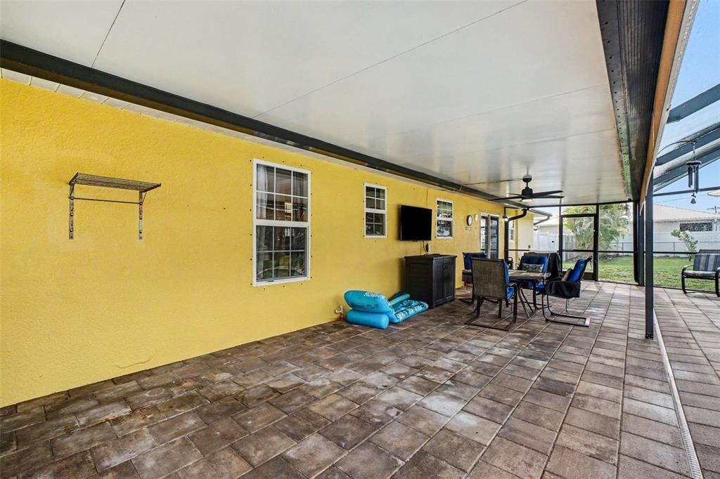 For Sale: $309,000 (3 beds, 2 baths, 1176 Square Feet)