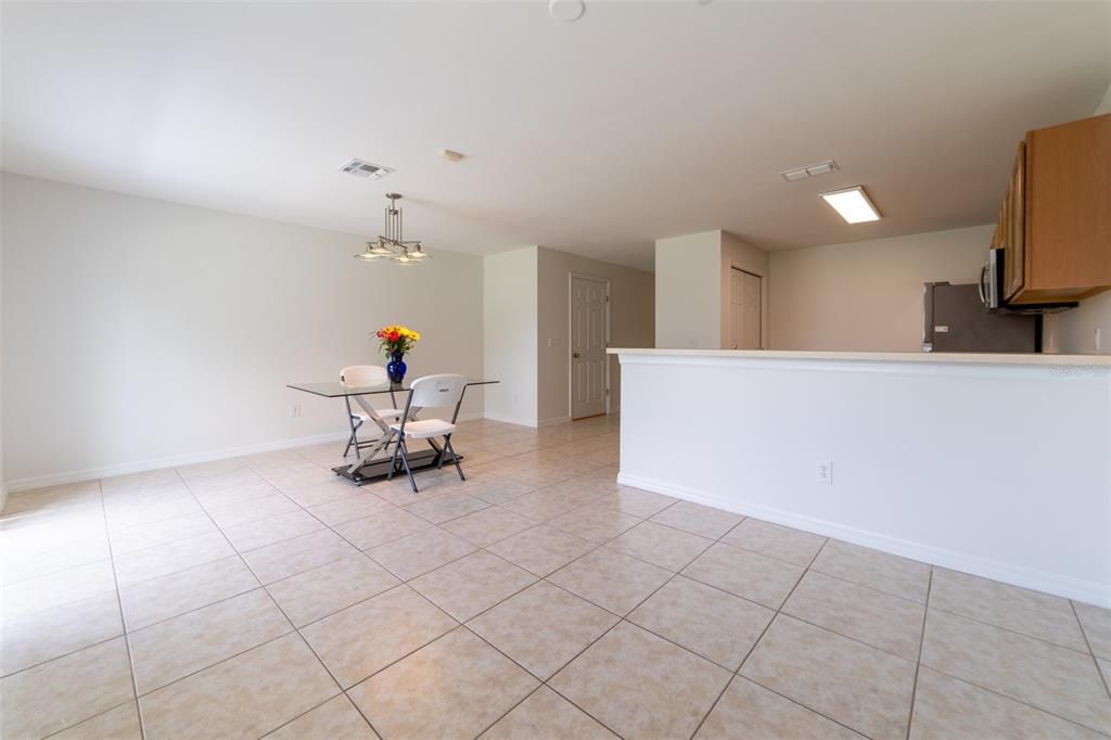 For Sale: $298,000 (2 beds, 2 baths, 1278 Square Feet)