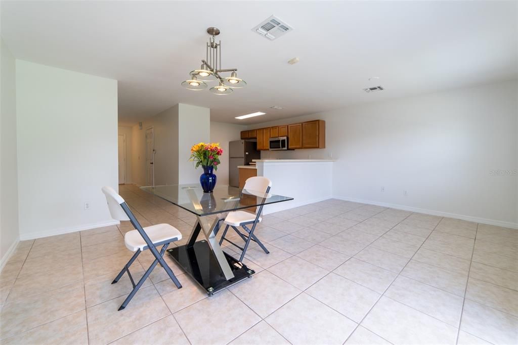 For Sale: $298,000 (2 beds, 2 baths, 1278 Square Feet)