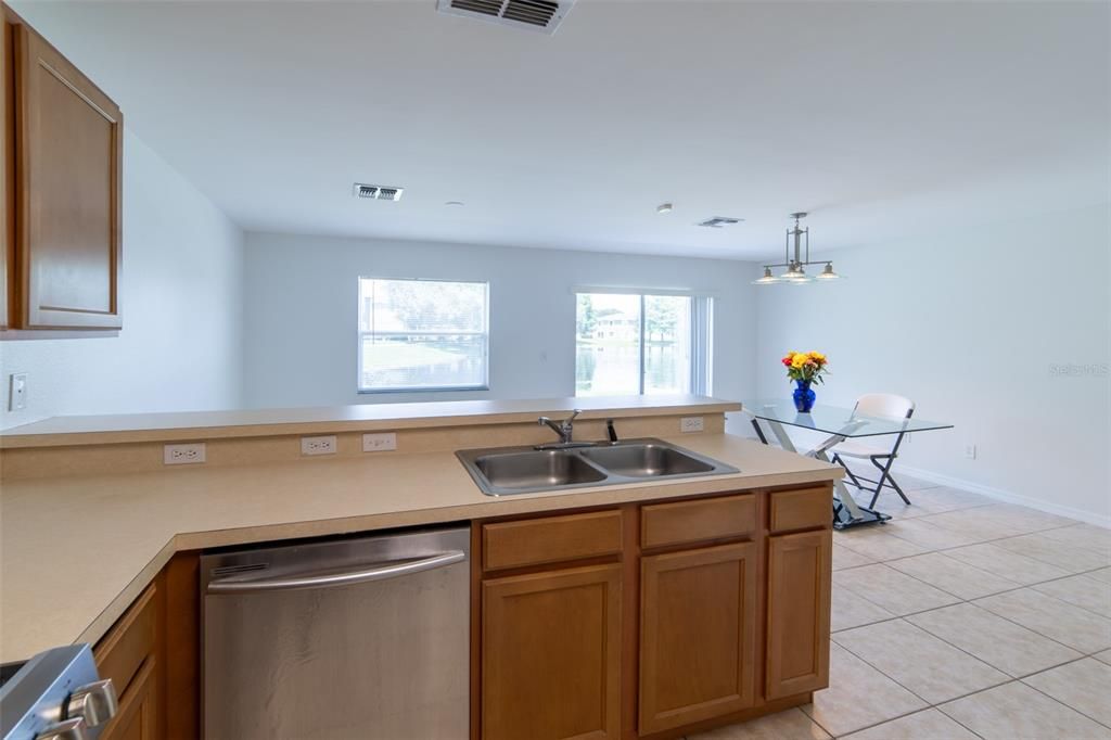 For Sale: $298,000 (2 beds, 2 baths, 1278 Square Feet)