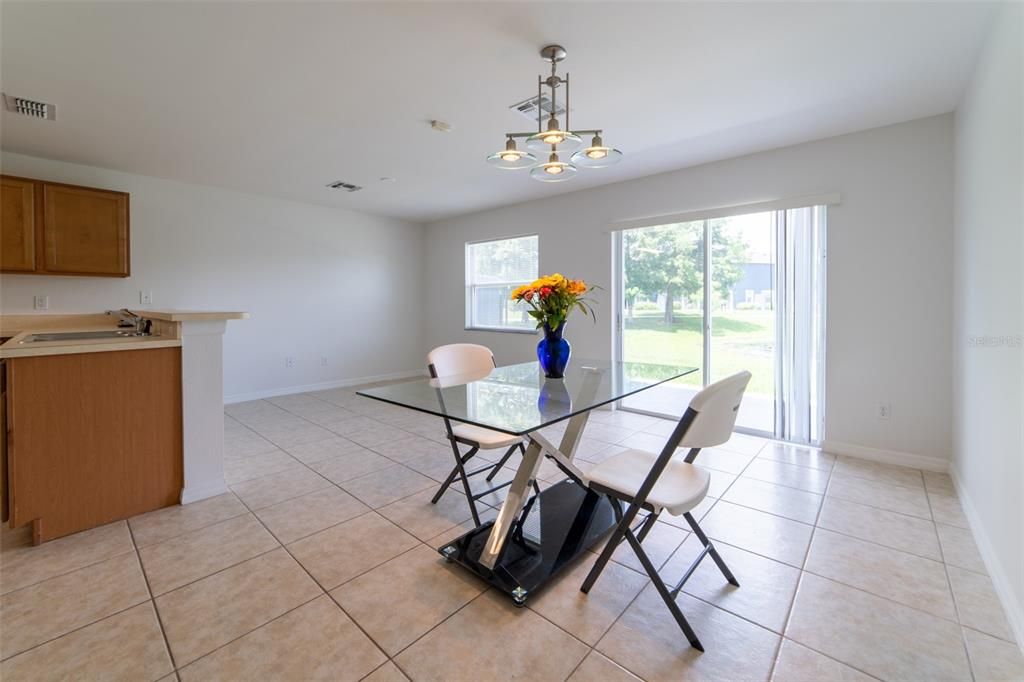 For Sale: $298,000 (2 beds, 2 baths, 1278 Square Feet)