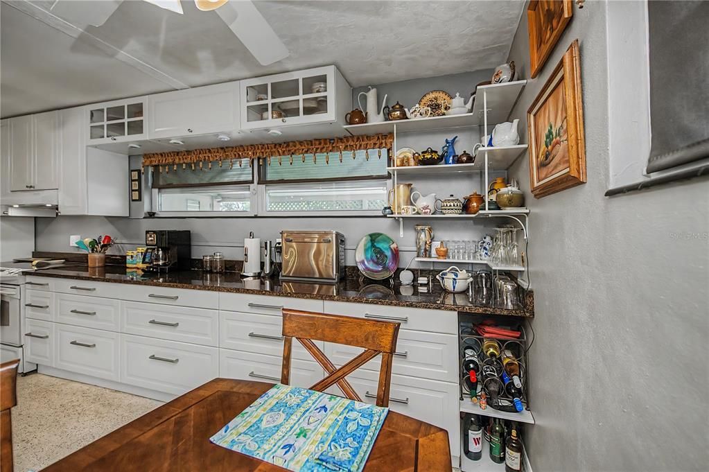 На продажу: $279,900 (3 спален, 2 ванн, 1406 Квадратных фут)