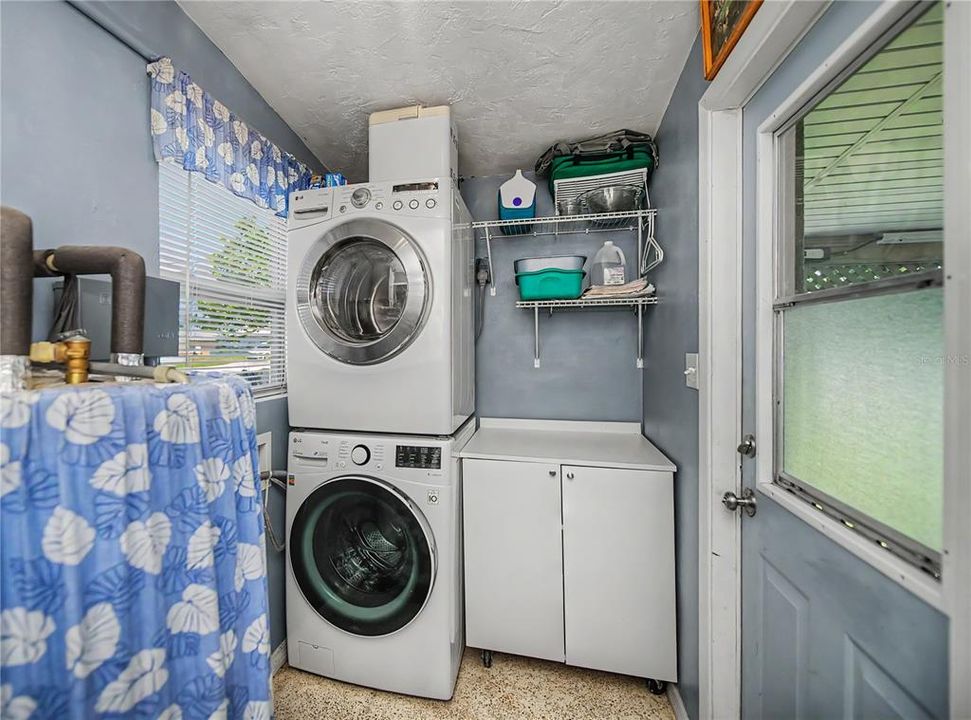 На продажу: $279,900 (3 спален, 2 ванн, 1406 Квадратных фут)