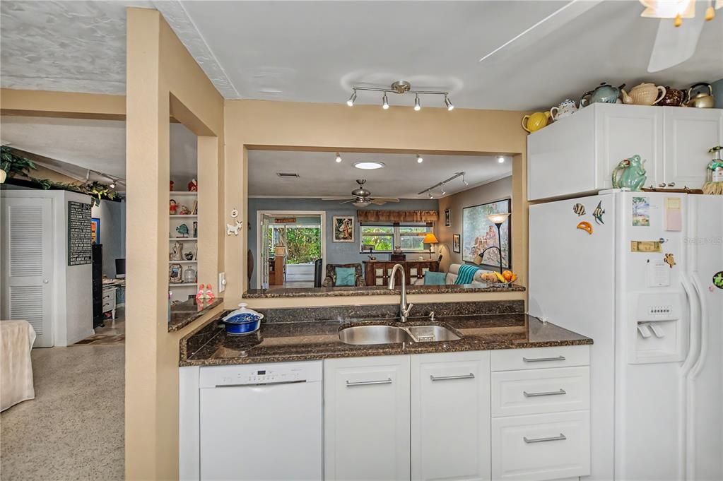 На продажу: $279,900 (3 спален, 2 ванн, 1406 Квадратных фут)