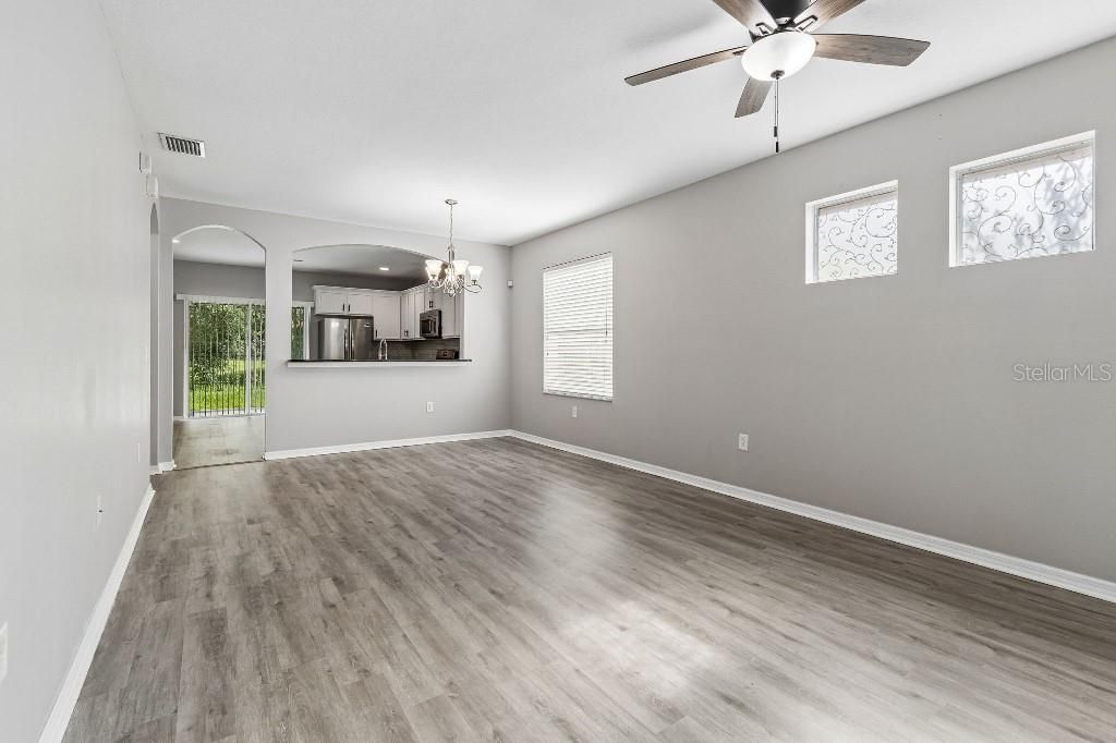 En Venta: $425,000 (4 camas, 2 baños, 2239 Pies cuadrados)