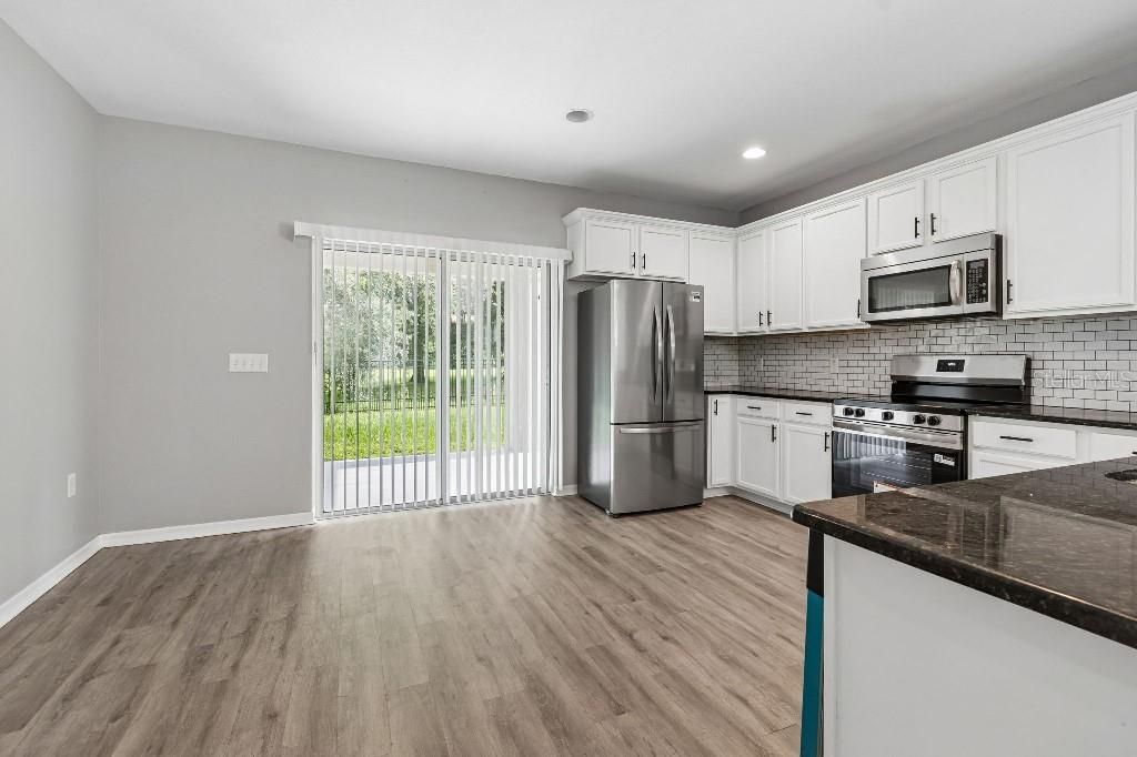 En Venta: $425,000 (4 camas, 2 baños, 2239 Pies cuadrados)