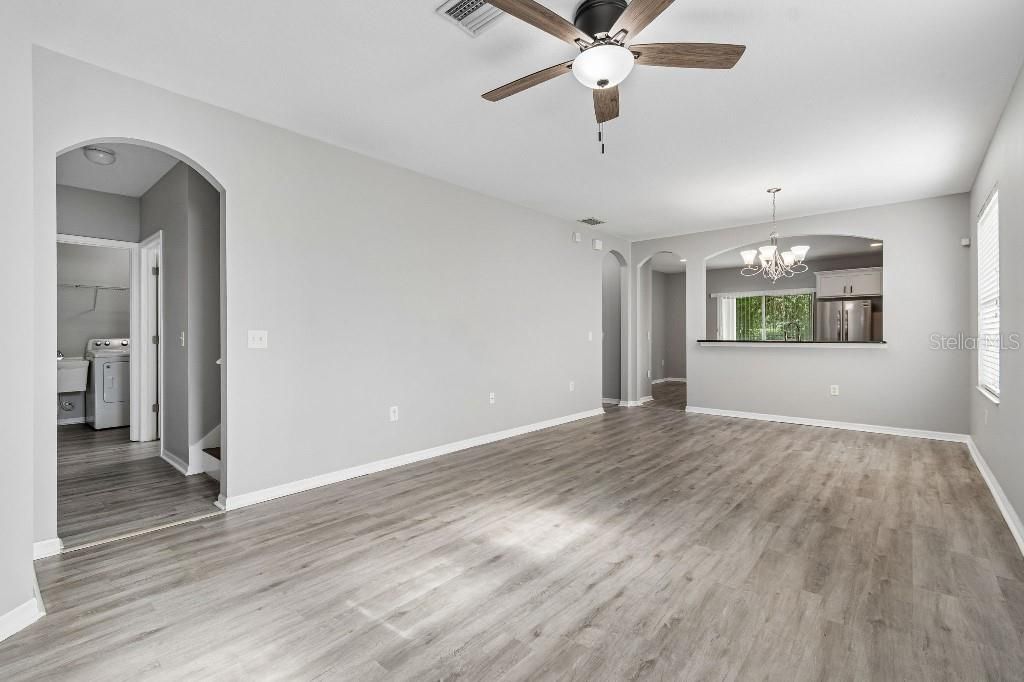 En Venta: $425,000 (4 camas, 2 baños, 2239 Pies cuadrados)