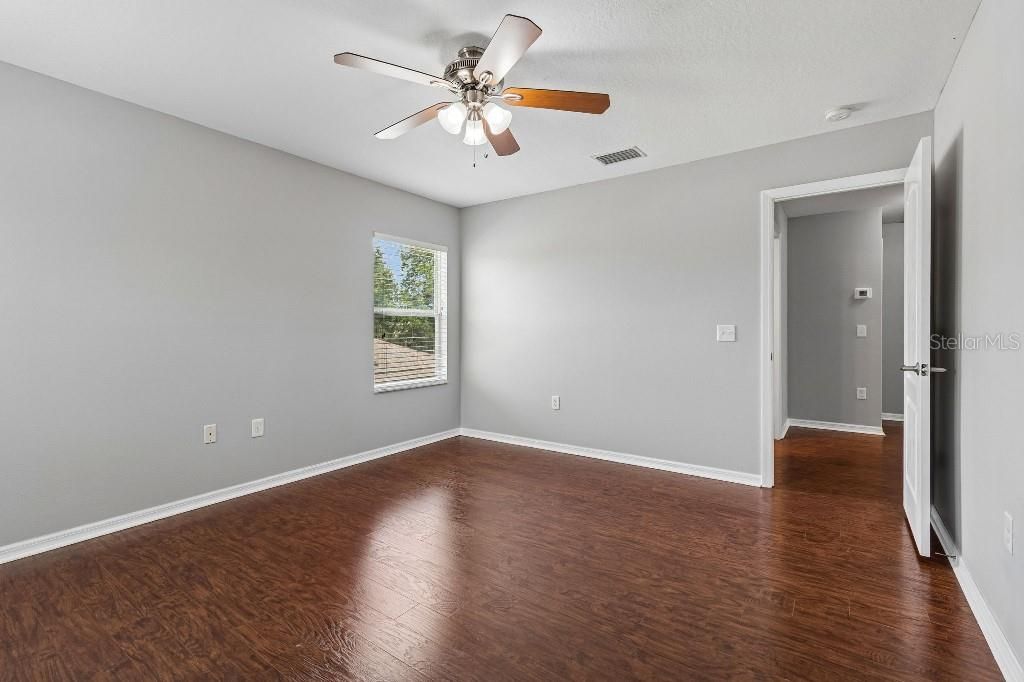 En Venta: $425,000 (4 camas, 2 baños, 2239 Pies cuadrados)