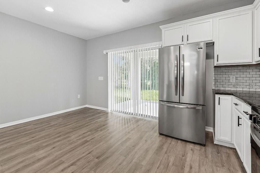 En Venta: $425,000 (4 camas, 2 baños, 2239 Pies cuadrados)