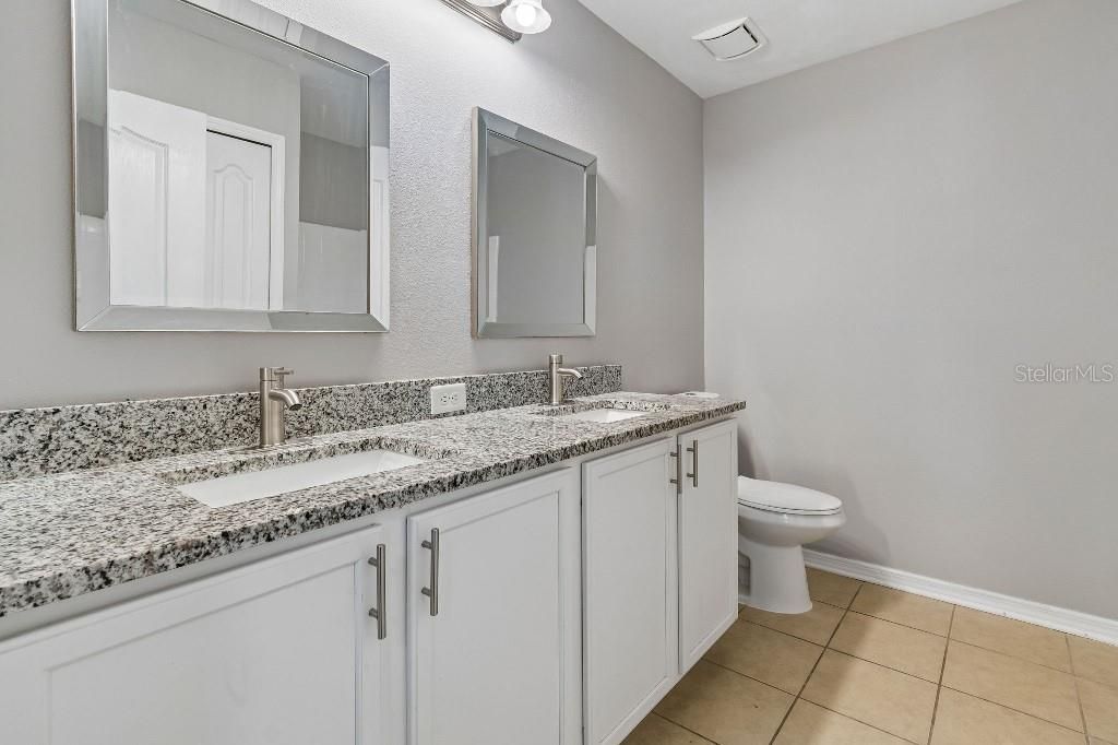 En Venta: $425,000 (4 camas, 2 baños, 2239 Pies cuadrados)