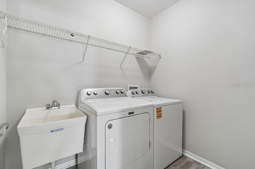 En Venta: $425,000 (4 camas, 2 baños, 2239 Pies cuadrados)