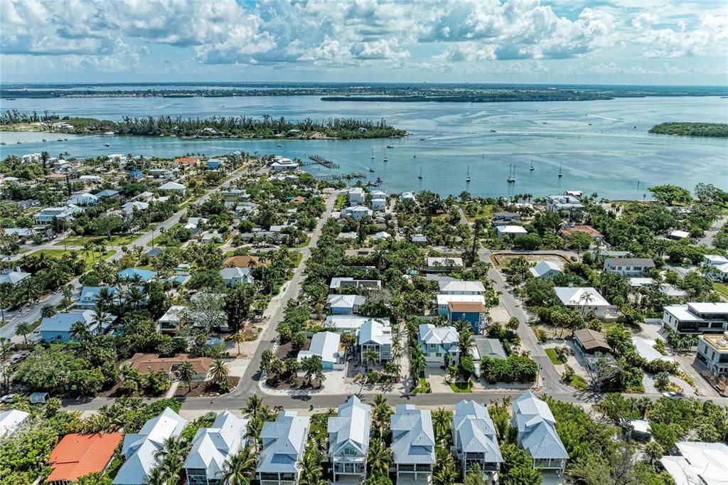 На продажу: $999,000 (2 спален, 2 ванн, 1673 Квадратных фут)