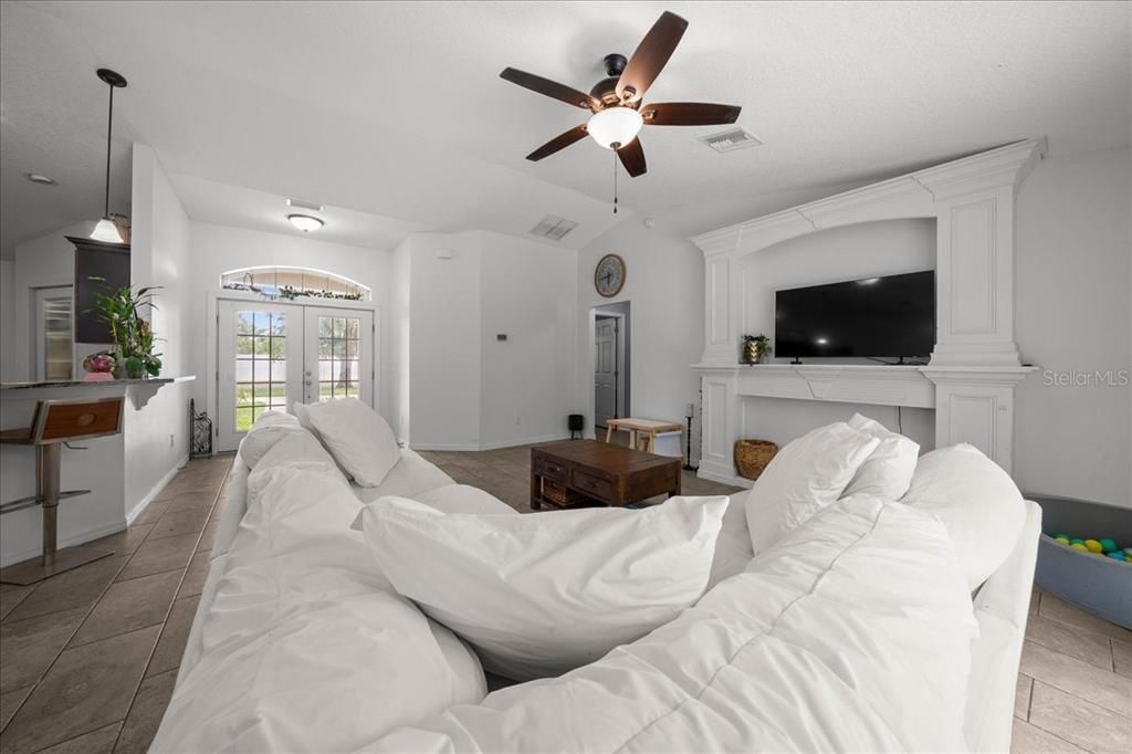 En Venta: $384,900 (3 camas, 2 baños, 1670 Pies cuadrados)