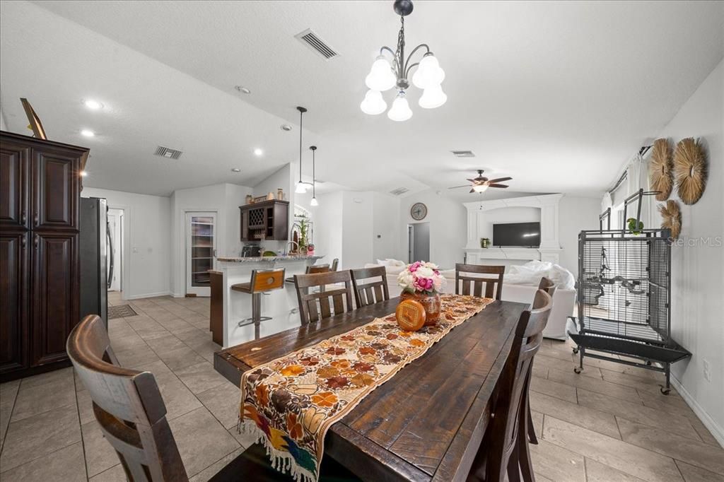 En Venta: $384,900 (3 camas, 2 baños, 1670 Pies cuadrados)