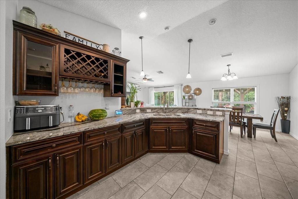 En Venta: $384,900 (3 camas, 2 baños, 1670 Pies cuadrados)