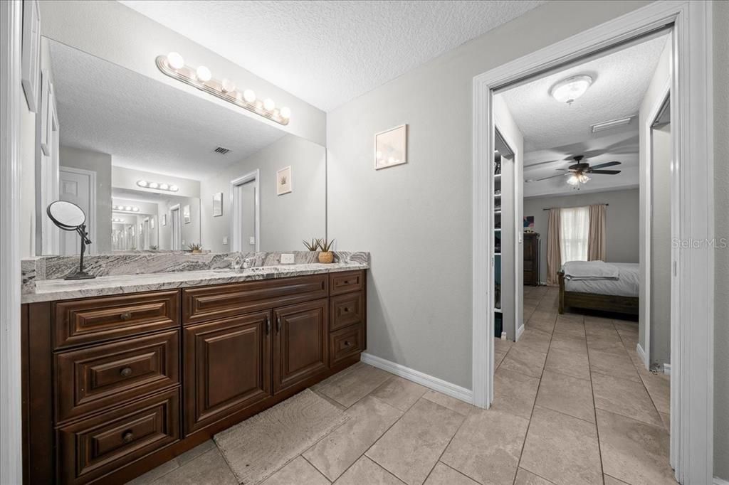 En Venta: $384,900 (3 camas, 2 baños, 1670 Pies cuadrados)