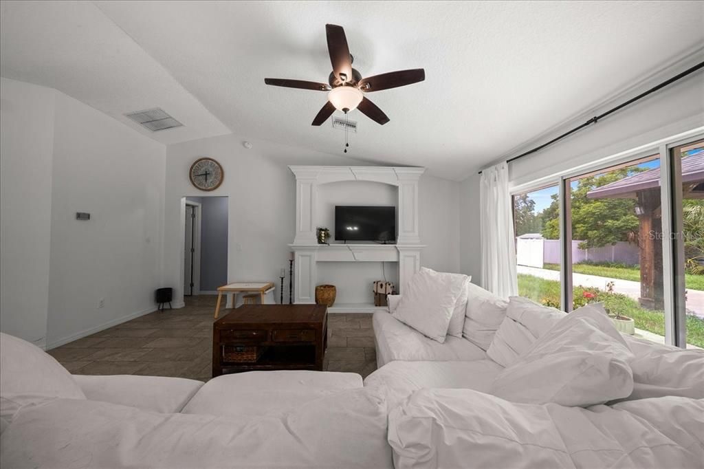 En Venta: $384,900 (3 camas, 2 baños, 1670 Pies cuadrados)
