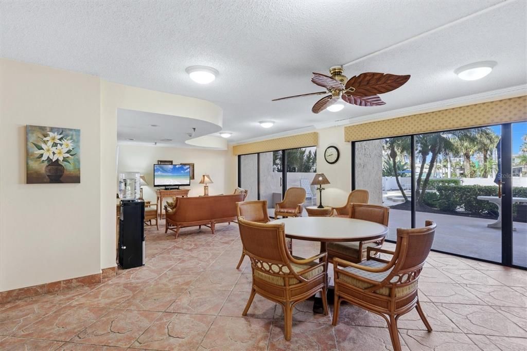 En Venta: $685,000 (2 camas, 2 baños, 1367 Pies cuadrados)