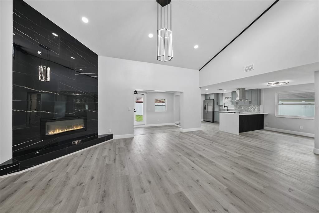Activo con contrato: $459,000 (3 camas, 2 baños, 1612 Pies cuadrados)