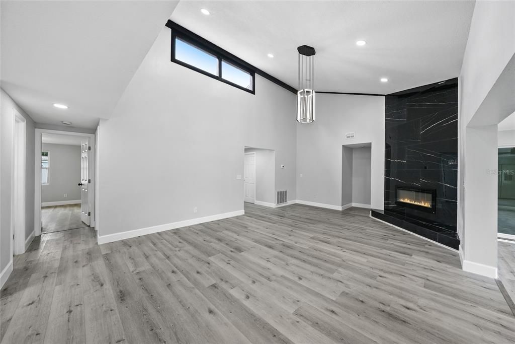 Activo con contrato: $459,000 (3 camas, 2 baños, 1612 Pies cuadrados)