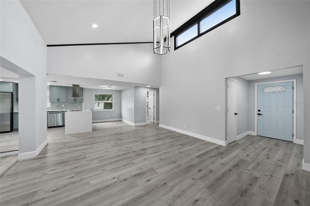Activo con contrato: $459,000 (3 camas, 2 baños, 1612 Pies cuadrados)