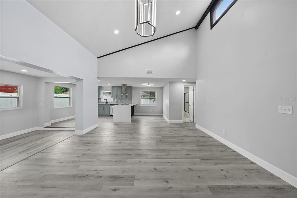 Activo con contrato: $459,000 (3 camas, 2 baños, 1612 Pies cuadrados)