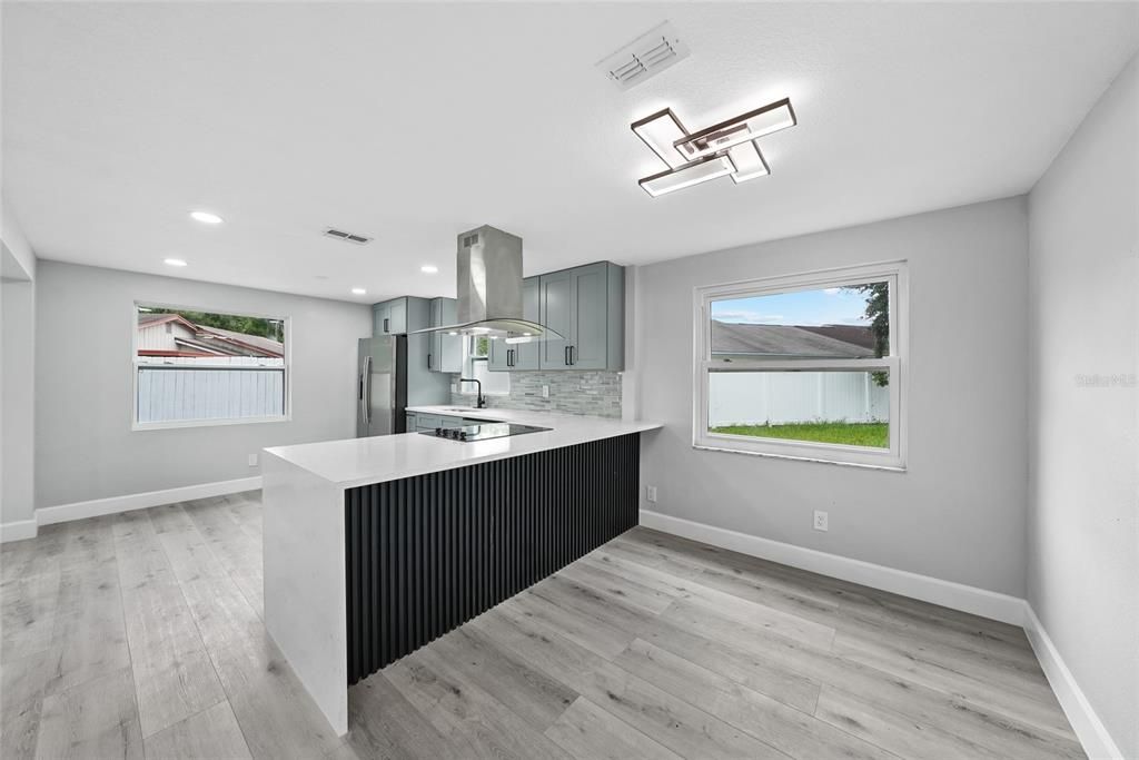 Activo con contrato: $459,000 (3 camas, 2 baños, 1612 Pies cuadrados)