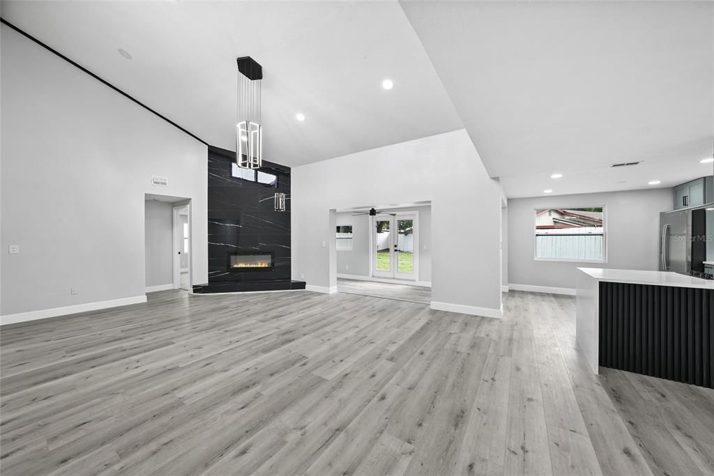 Activo con contrato: $459,000 (3 camas, 2 baños, 1612 Pies cuadrados)