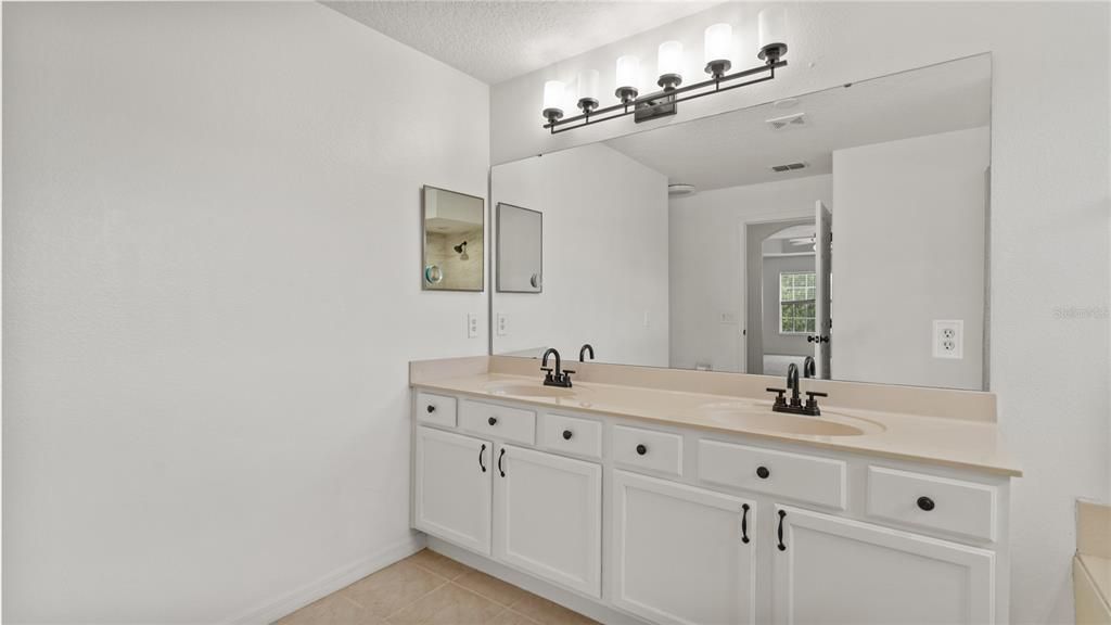For Sale: $510,000 (4 beds, 2 baths, 2509 Square Feet)