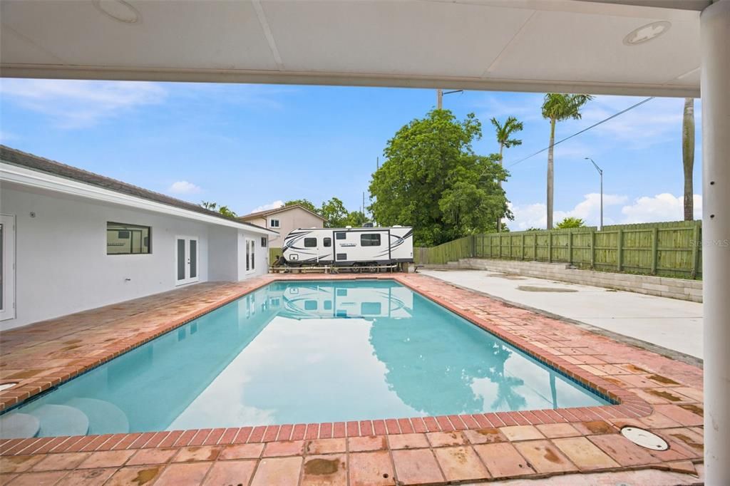 For Sale: $790,000 (4 beds, 2 baths, 1991 Square Feet)