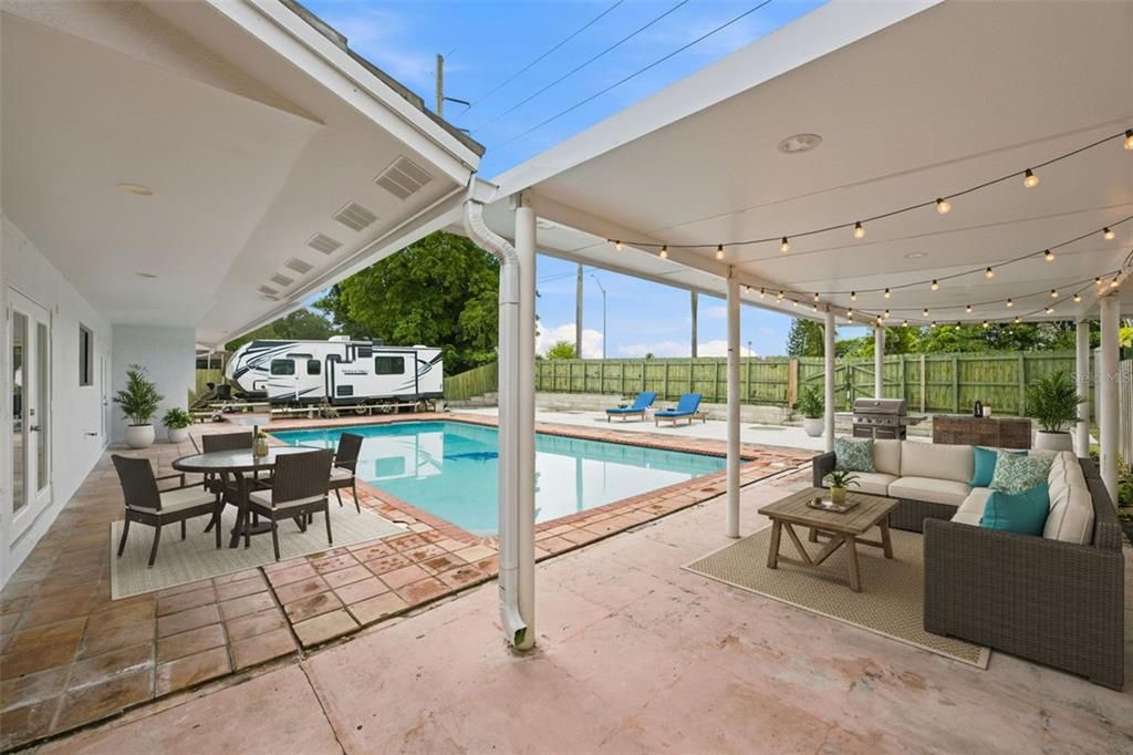 For Sale: $790,000 (4 beds, 2 baths, 1991 Square Feet)